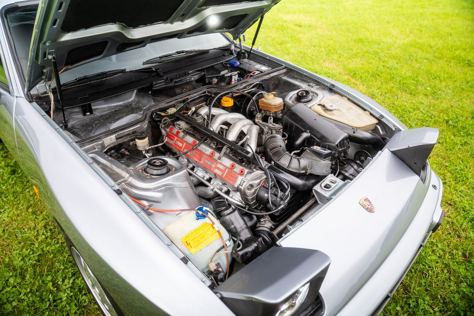 Porsche 944