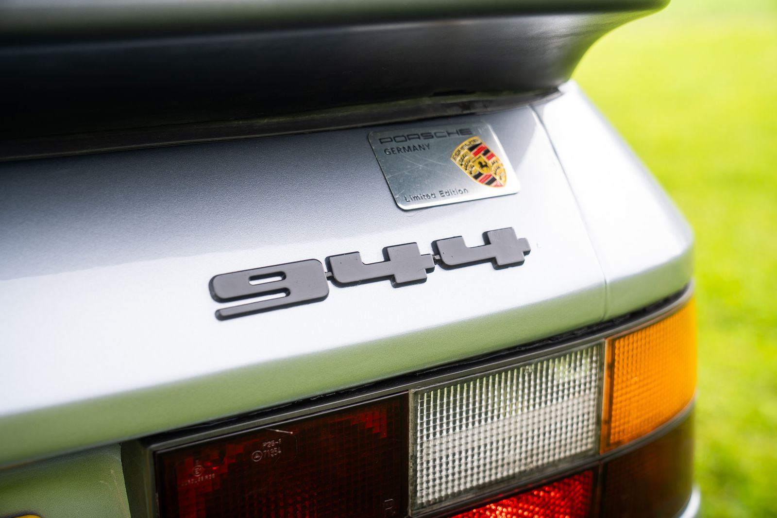 Porsche 944