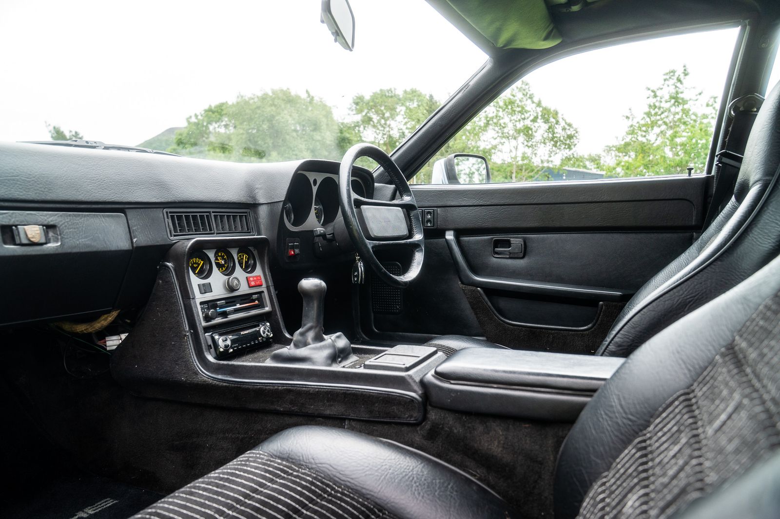 Porsche 944