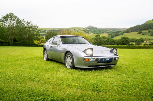 Porsche 944