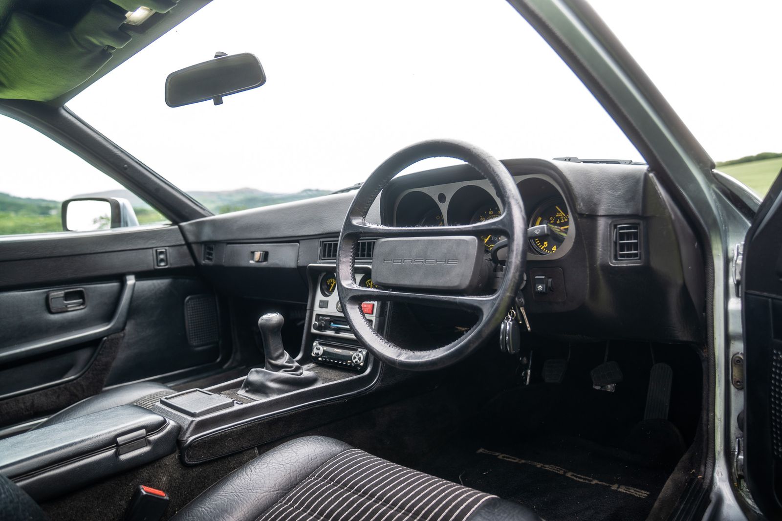 Porsche 944