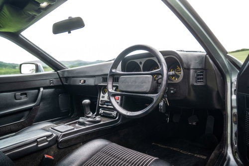 Porsche 944 25