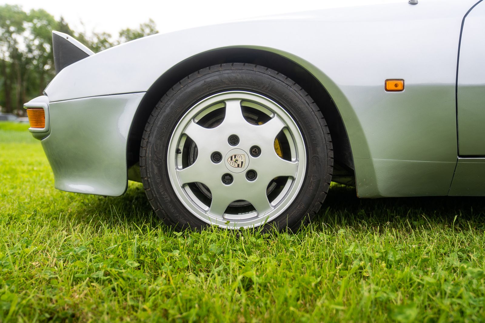 Porsche 944