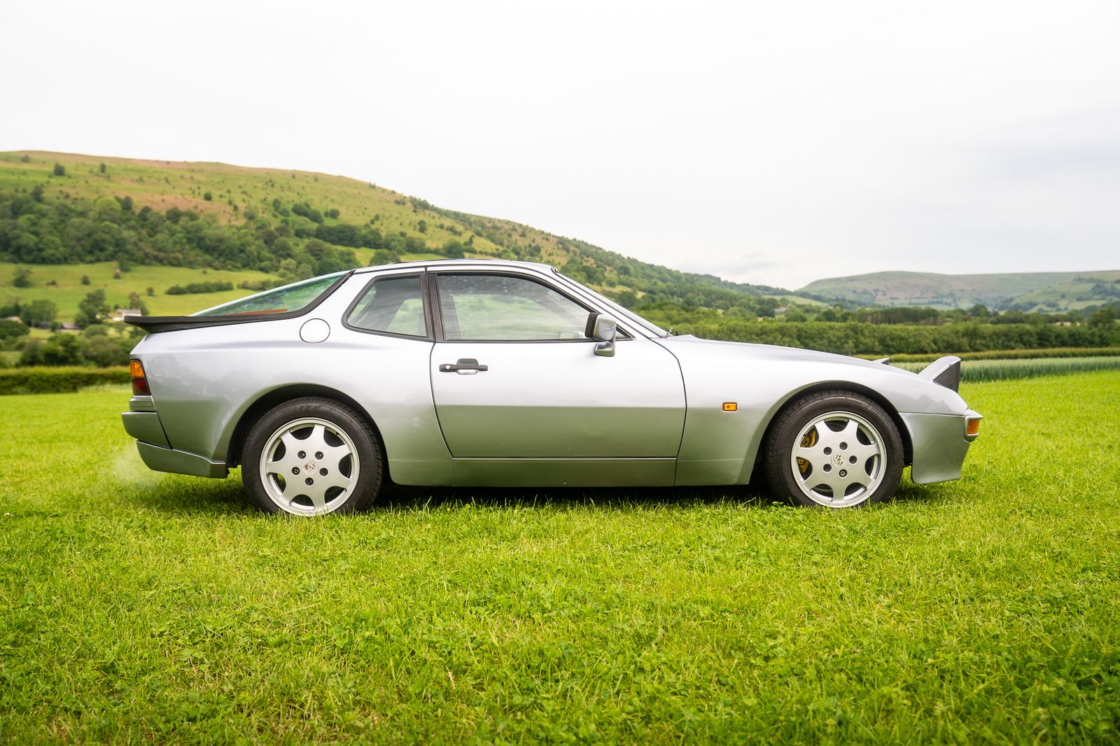 Porsche 944
