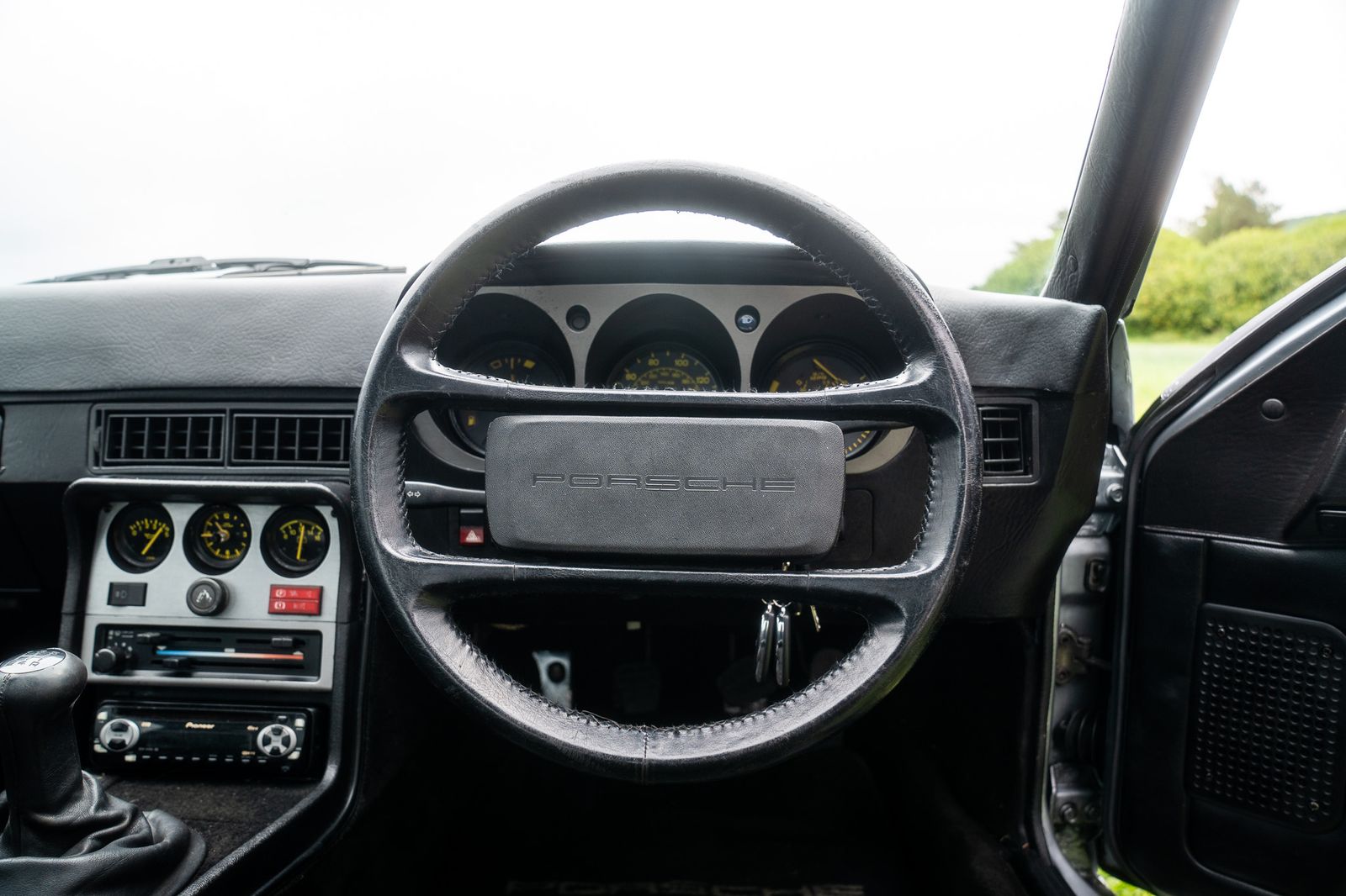 Porsche 944