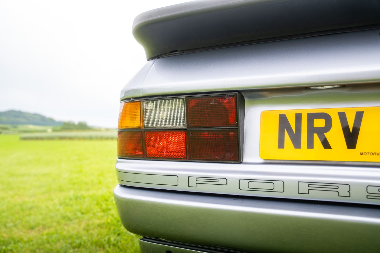 Porsche 944