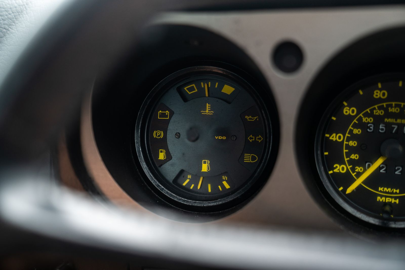 Porsche 944