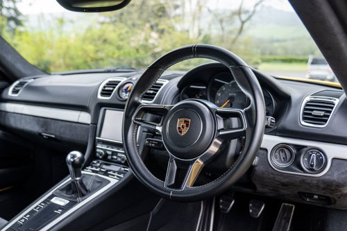 Porsche Cayman 15