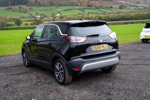 Vauxhall Crossland X 11