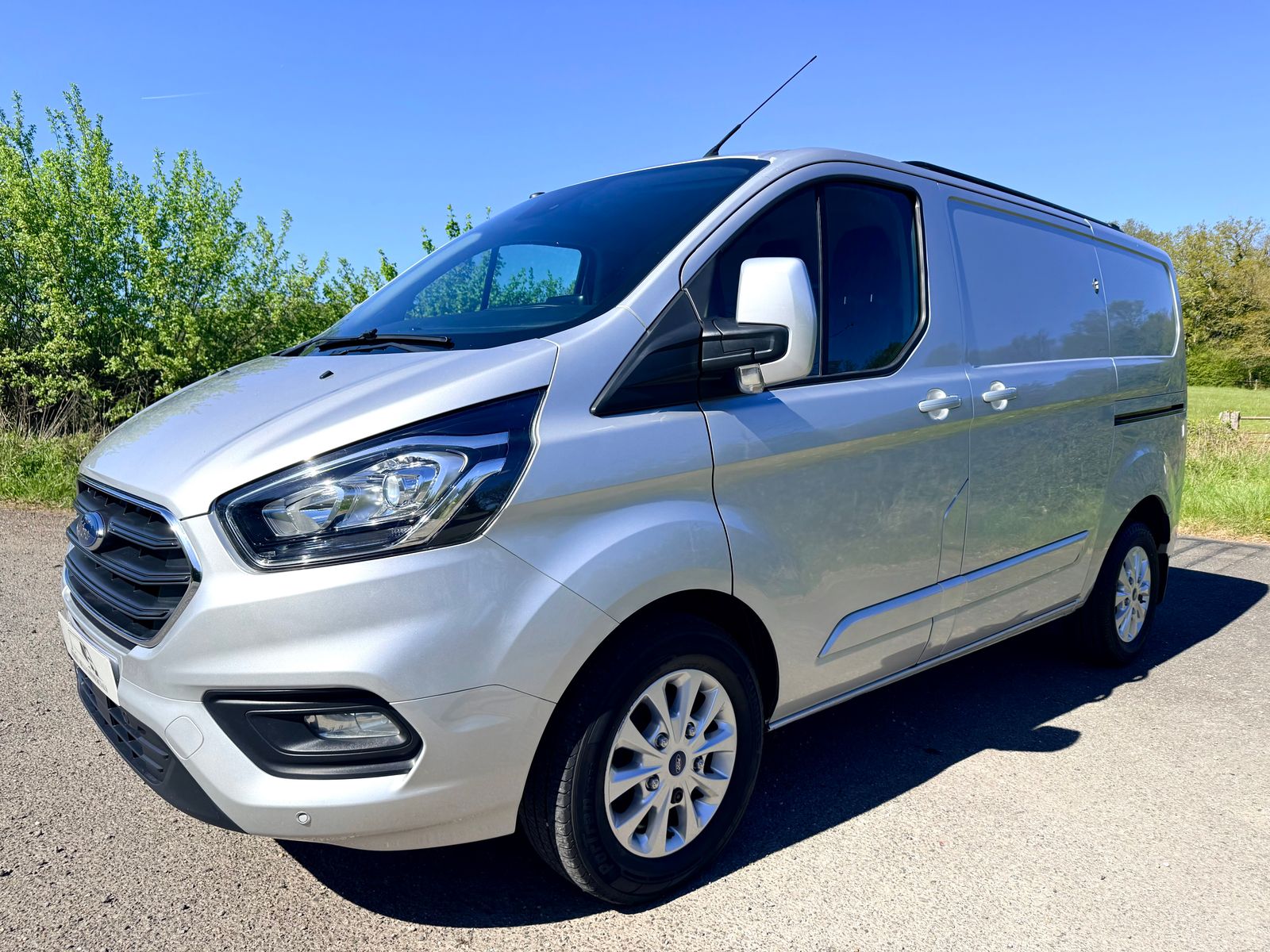 2018 Ford Transit Custom 2.0 300 EcoBlue Limited Panel Van 5dr Diesel Manual L1 H1 Euro 6 (130 ps), exterior view 3