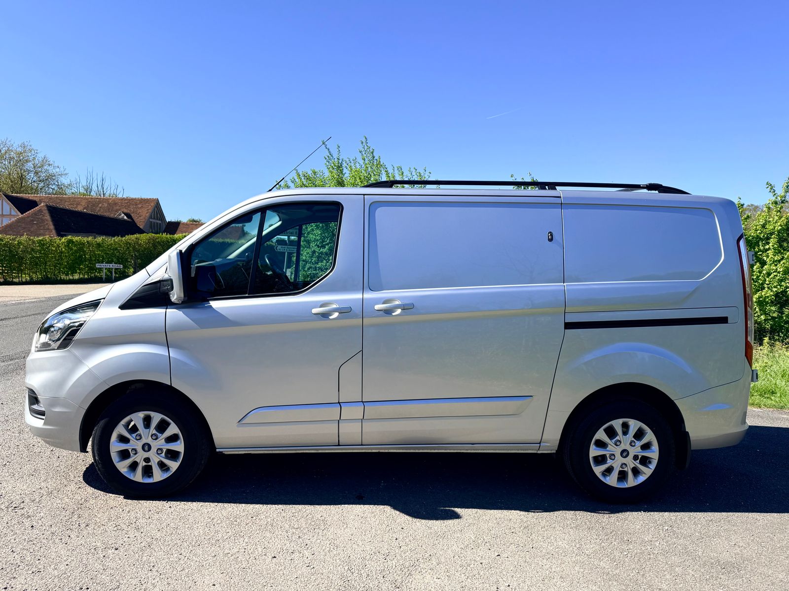 2018 Ford Transit Custom 2.0 300 EcoBlue Limited Panel Van 5dr Diesel Manual L1 H1 Euro 6 (130 ps), exterior view 4