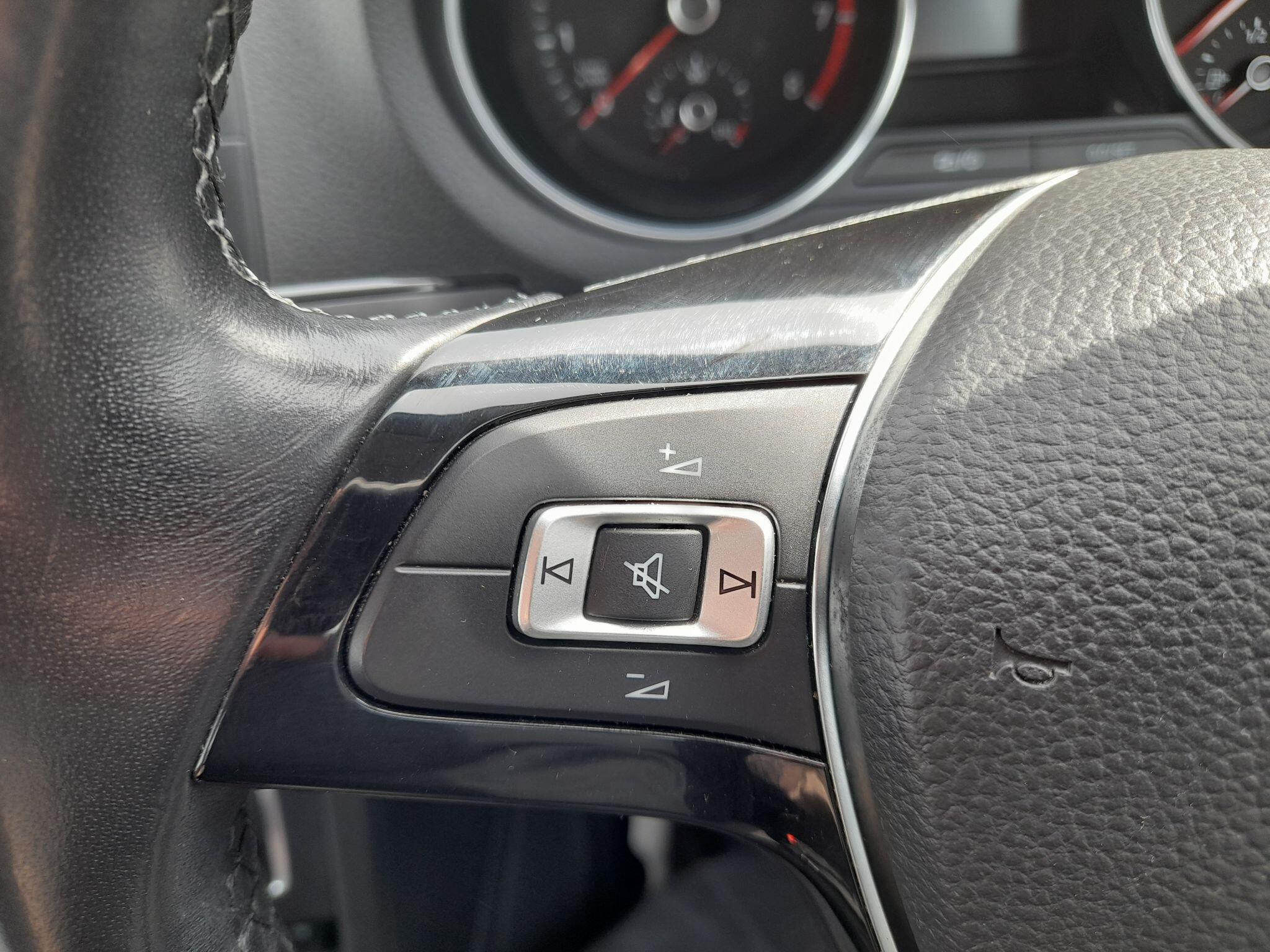 Volkswagen Polo 1.0 BlueMotion Tech SE Euro 6 (s/s) 5dr 5dr Manual 2015