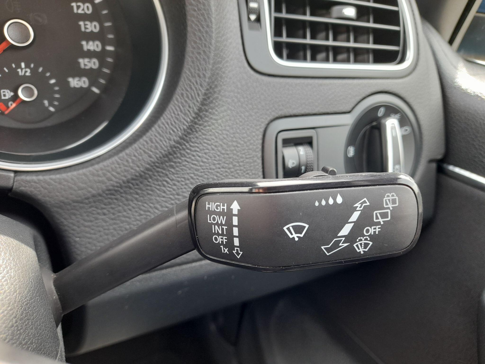 Volkswagen Polo 1.0 BlueMotion Tech SE Euro 6 (s/s) 5dr 5dr Manual 2015