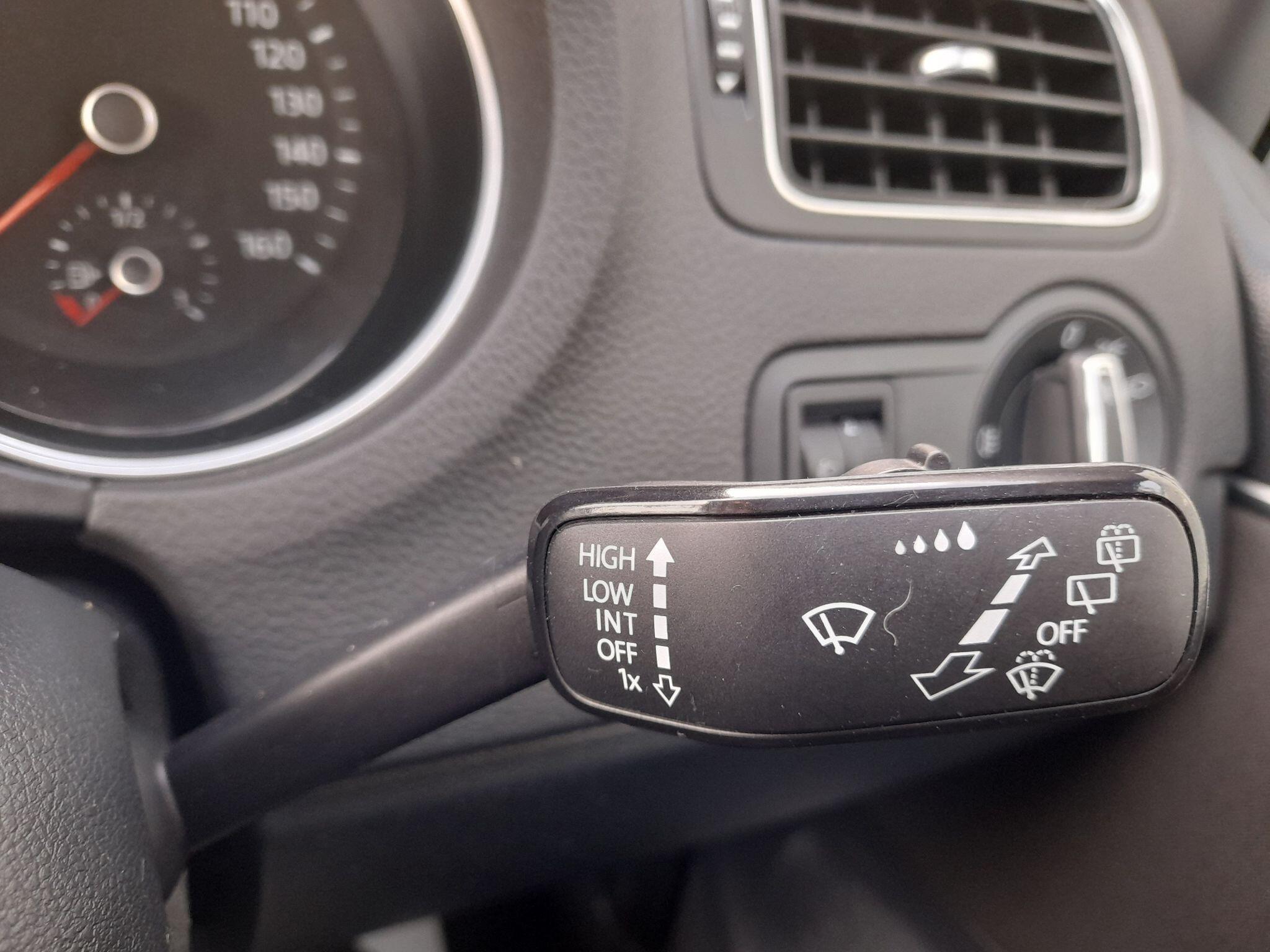 Volkswagen Polo 1.0 BlueMotion Tech SE Euro 6 (s/s) 5dr 5dr Manual 2014