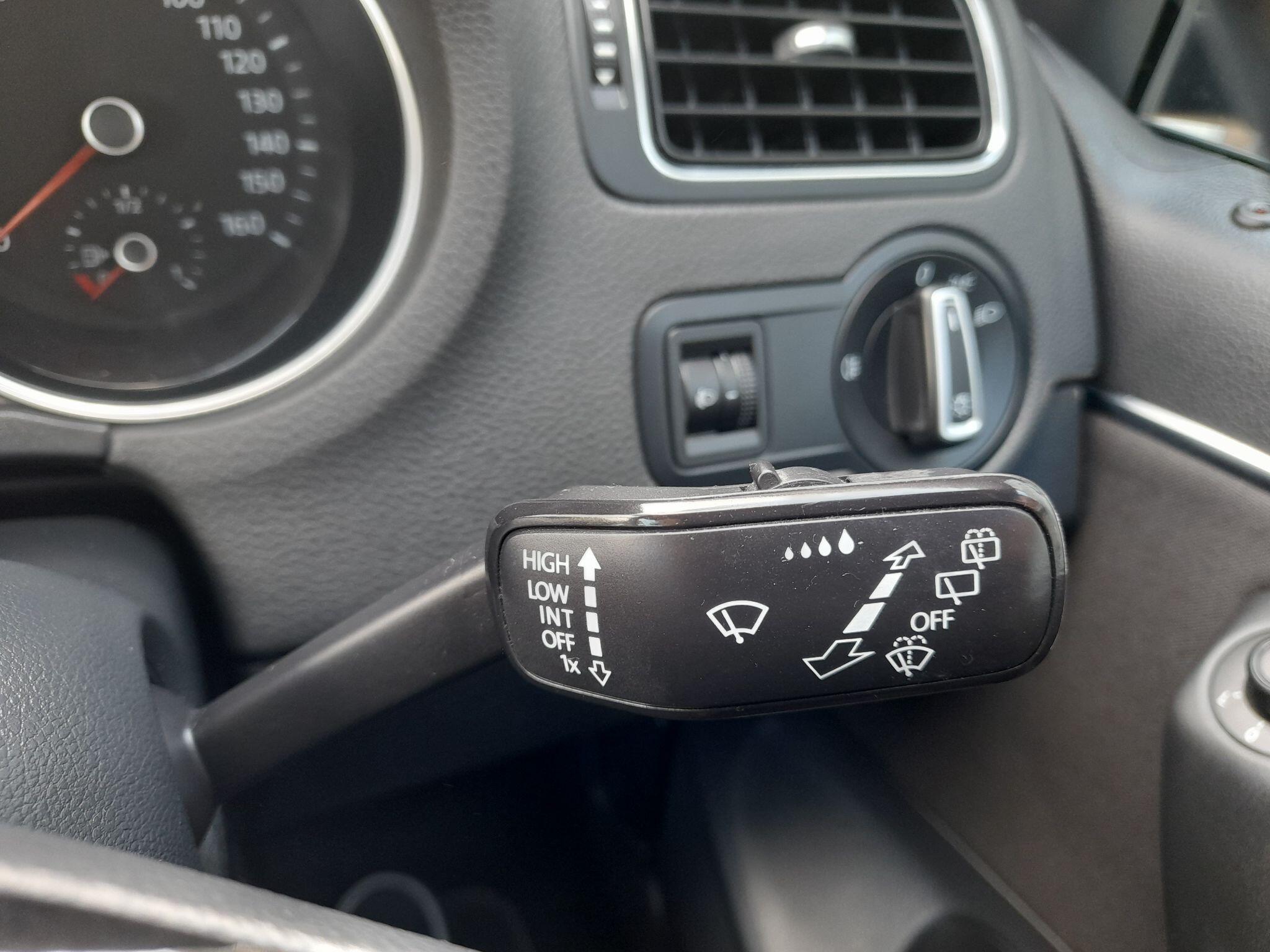 Volkswagen Polo 1.2 TSI BlueMotion Tech SE Euro 6 (s/s) 3dr 3dr Manual 2015