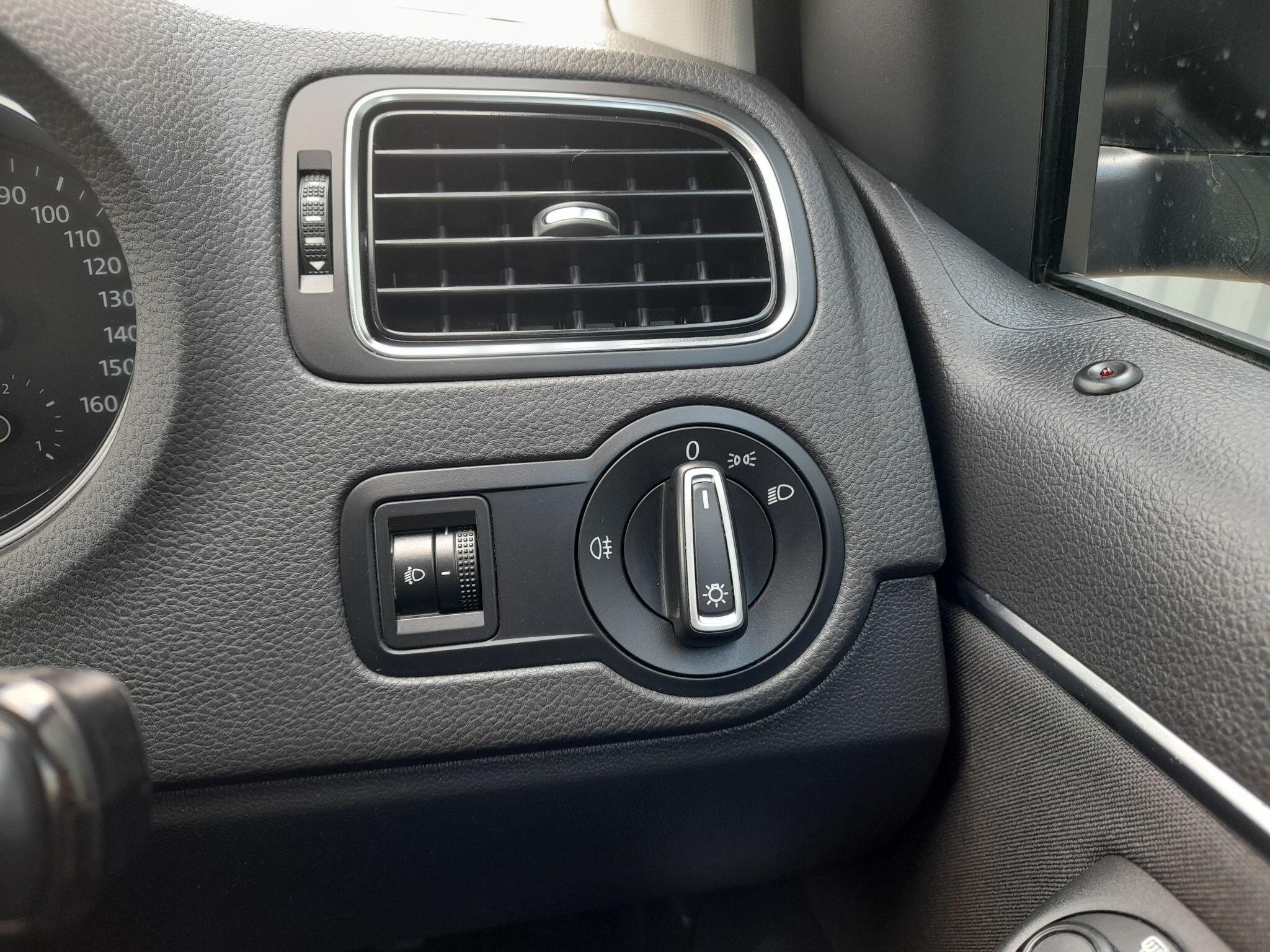 Volkswagen Polo 1.2 TSI BlueMotion Tech SE Euro 6 (s/s) 3dr 3dr Manual 2015