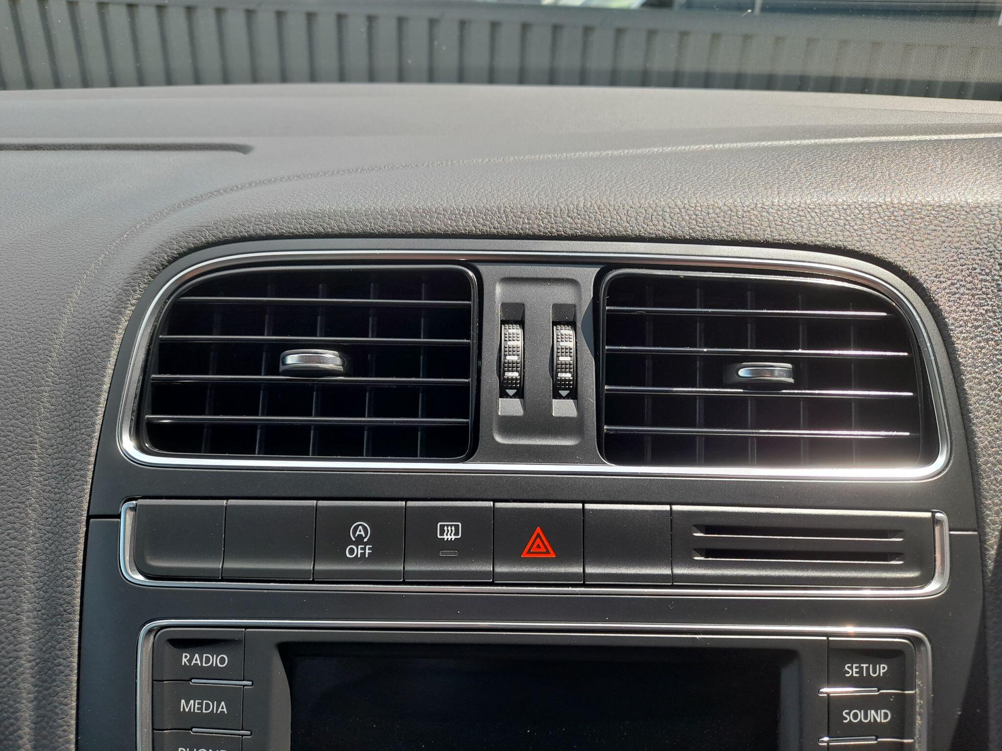 Volkswagen Polo 1.2 TSI BlueMotion Tech SE Euro 6 (s/s) 3dr 3dr Manual 2015