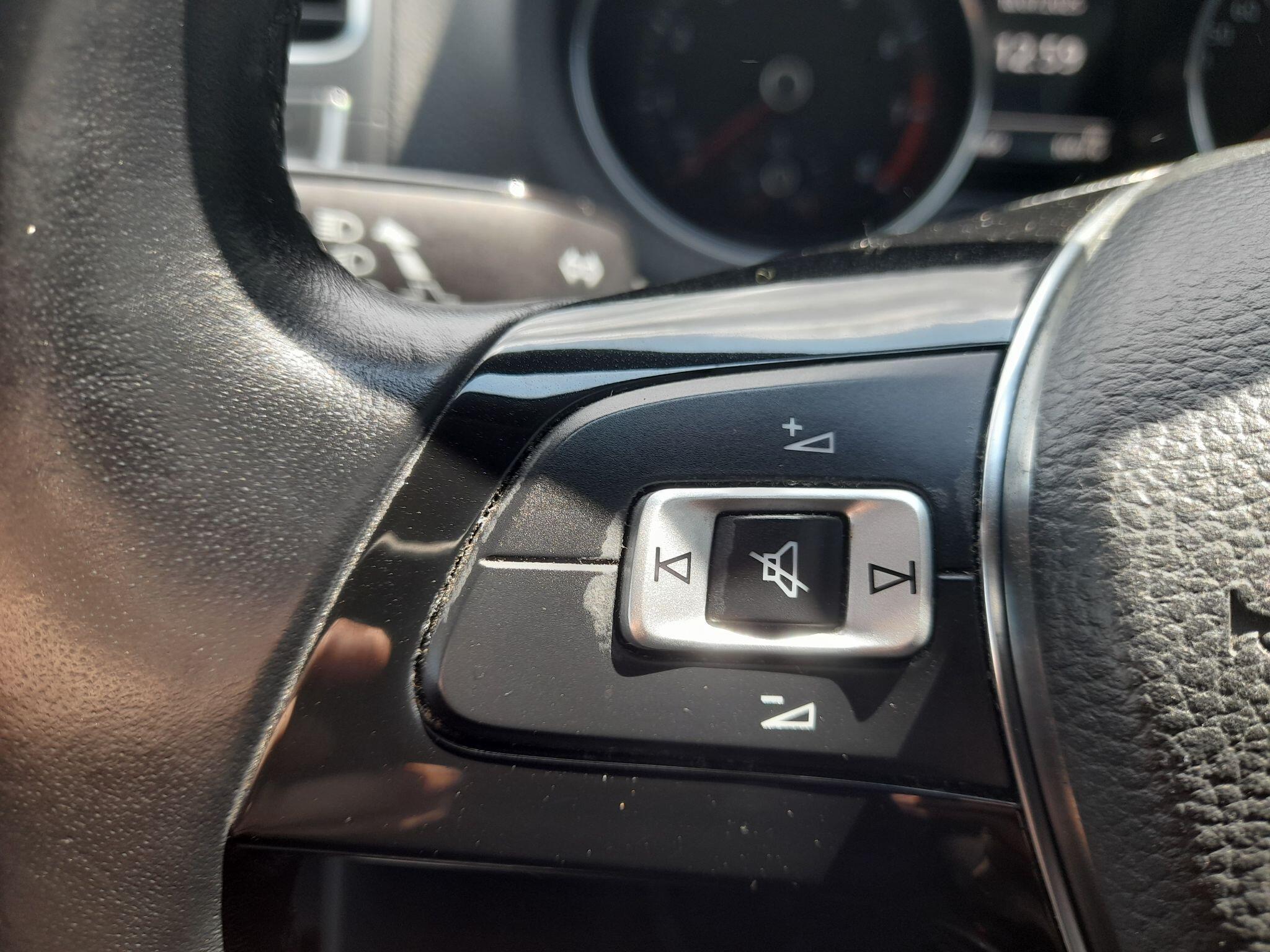 Volkswagen Polo 1.2 TSI BlueMotion Tech SE Euro 6 (s/s) 3dr 3dr Manual 2015