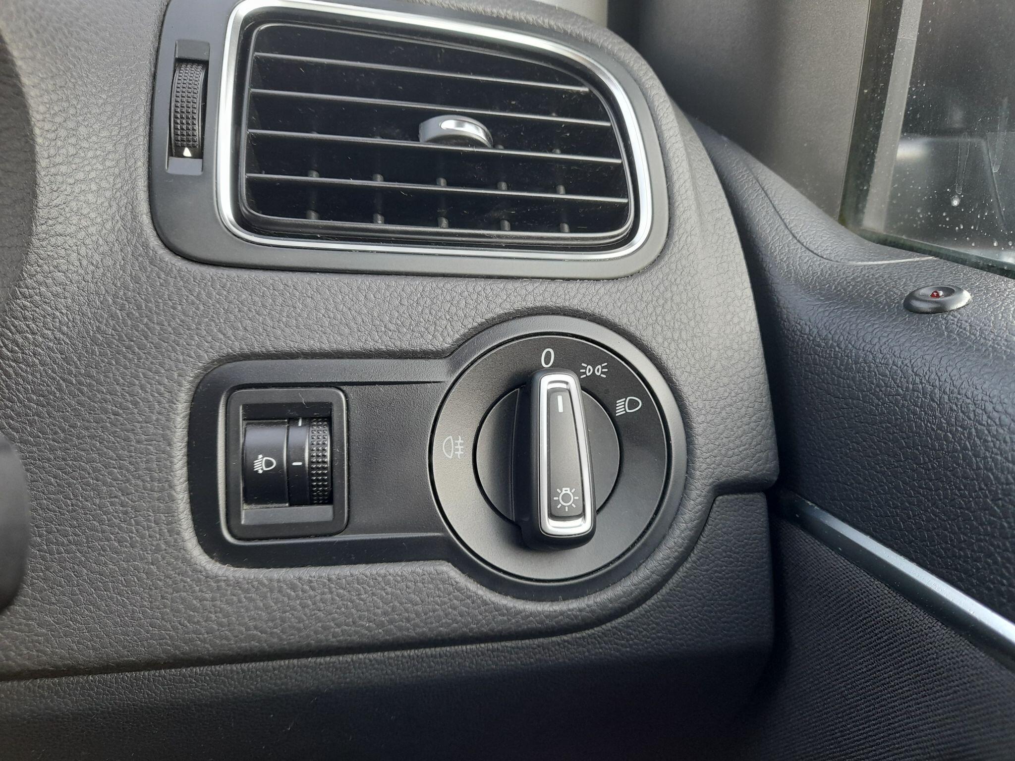 Volkswagen Polo 1.2 TSI BlueMotion Tech SE Euro 6 (s/s) 3dr 3dr Manual 2015