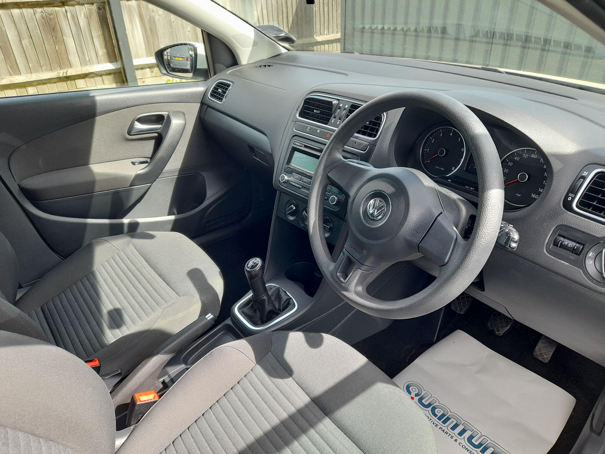 VOLKSWAGEN POLO 1.4 MATCH EURO 5 5DR 5,300 2011 74,260 WHITE 1.39L MANUAL PETROL... image 62