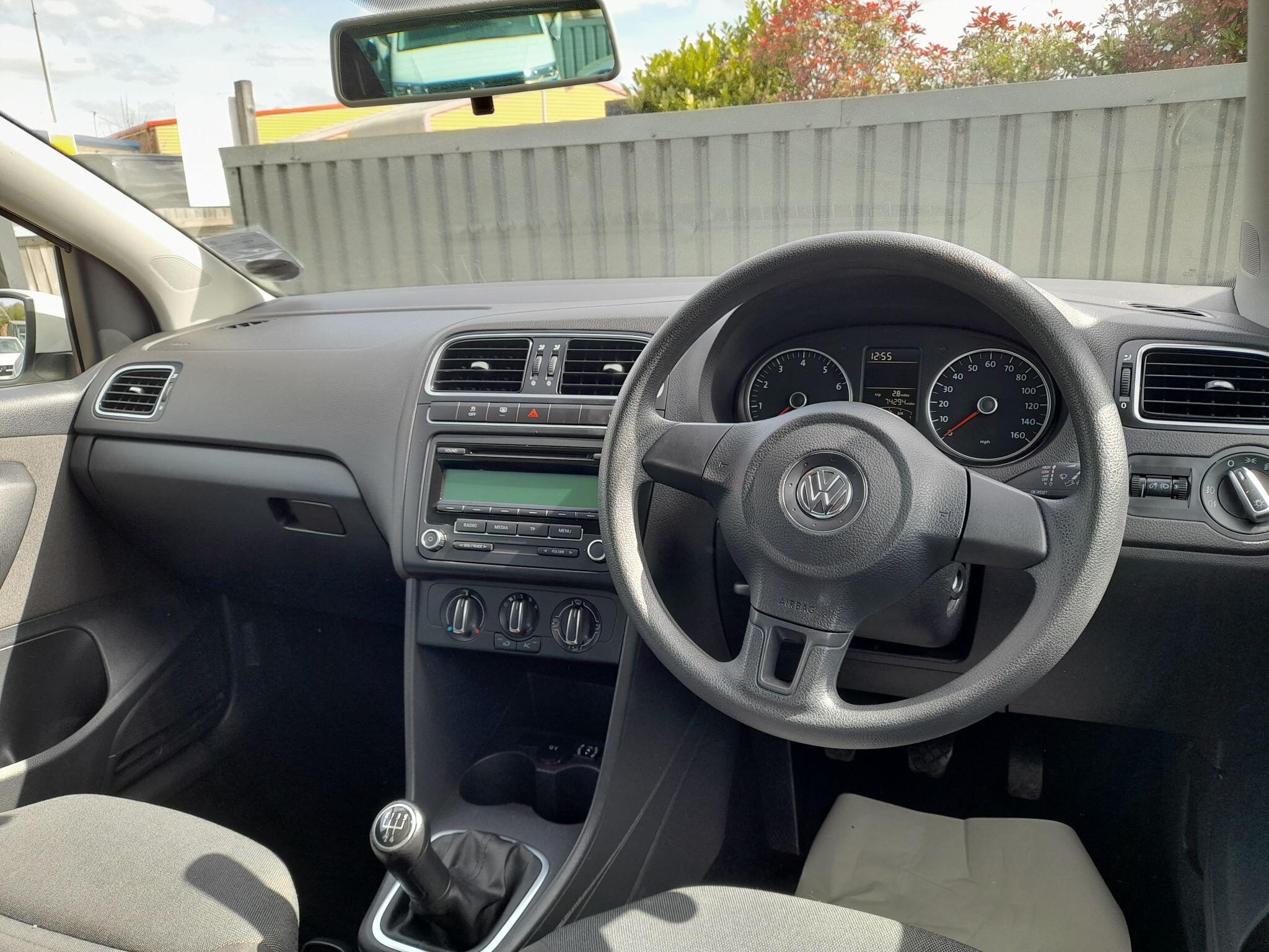 VOLKSWAGEN POLO 1.4 MATCH EURO 5 5DR 5,300 2011 74,260 WHITE 1.39L MANUAL PETROL... image 72