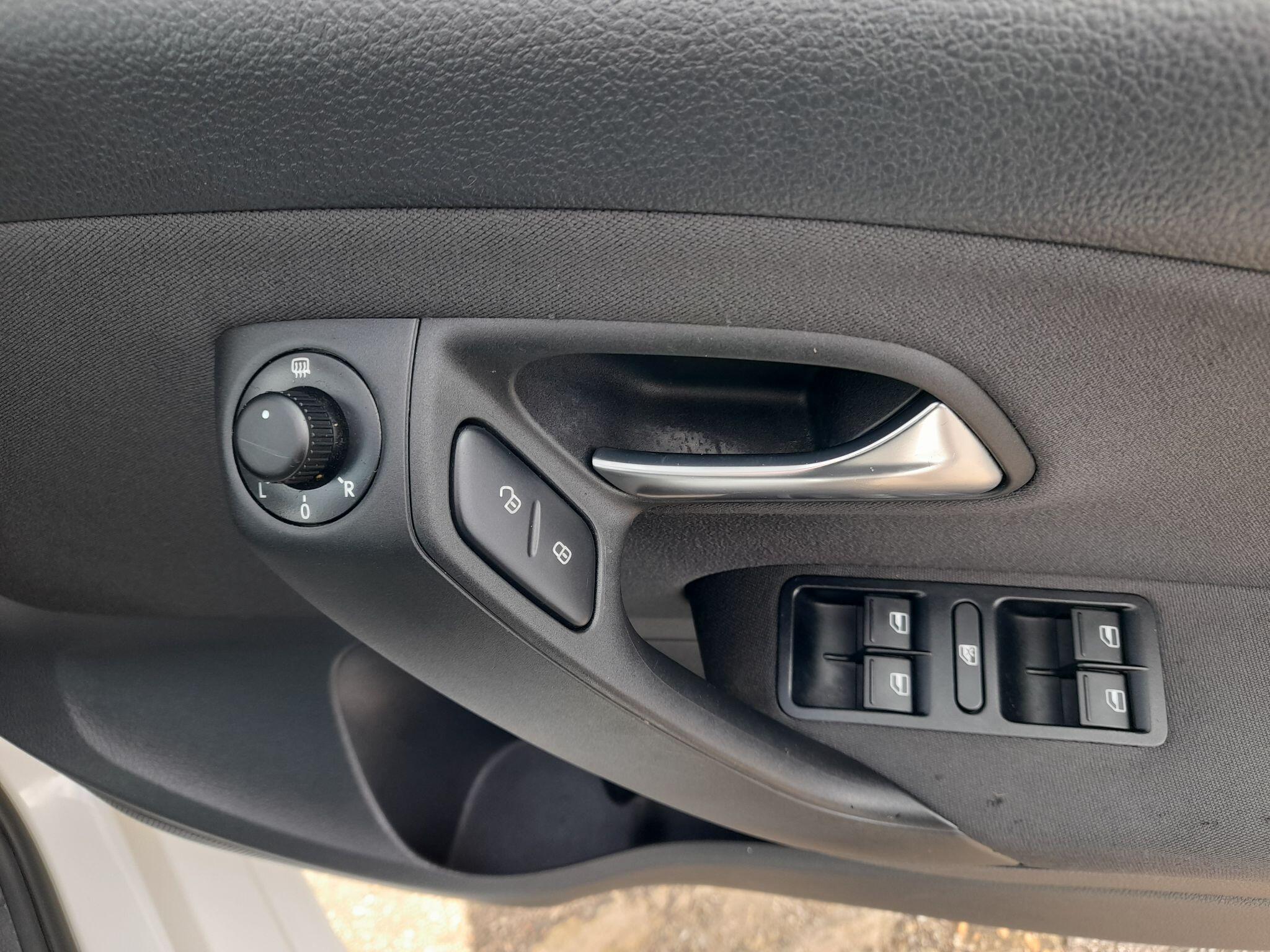 VOLKSWAGEN POLO 1.4 MATCH EURO 5 5DR 5,300 2011 74,260 WHITE 1.39L MANUAL PETROL... image 63