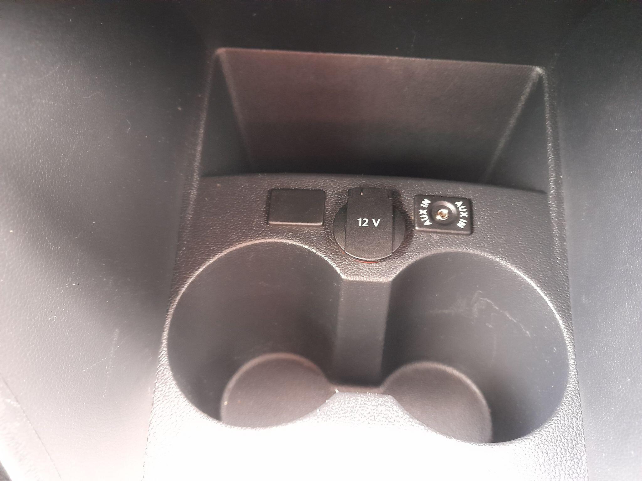 VOLKSWAGEN POLO 1.4 MATCH EURO 5 5DR 5,300 2011 74,260 WHITE 1.39L MANUAL PETROL... image 70