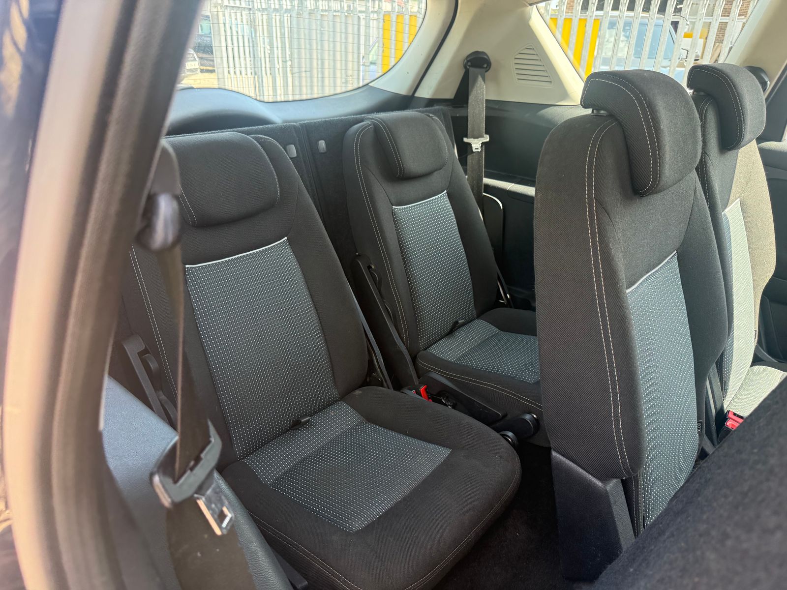 Ford S-Max 2.0 TDCi Zetec MPV 5dr Diesel Powershift Euro 5 (140 ps) 5dr Automatic 2012