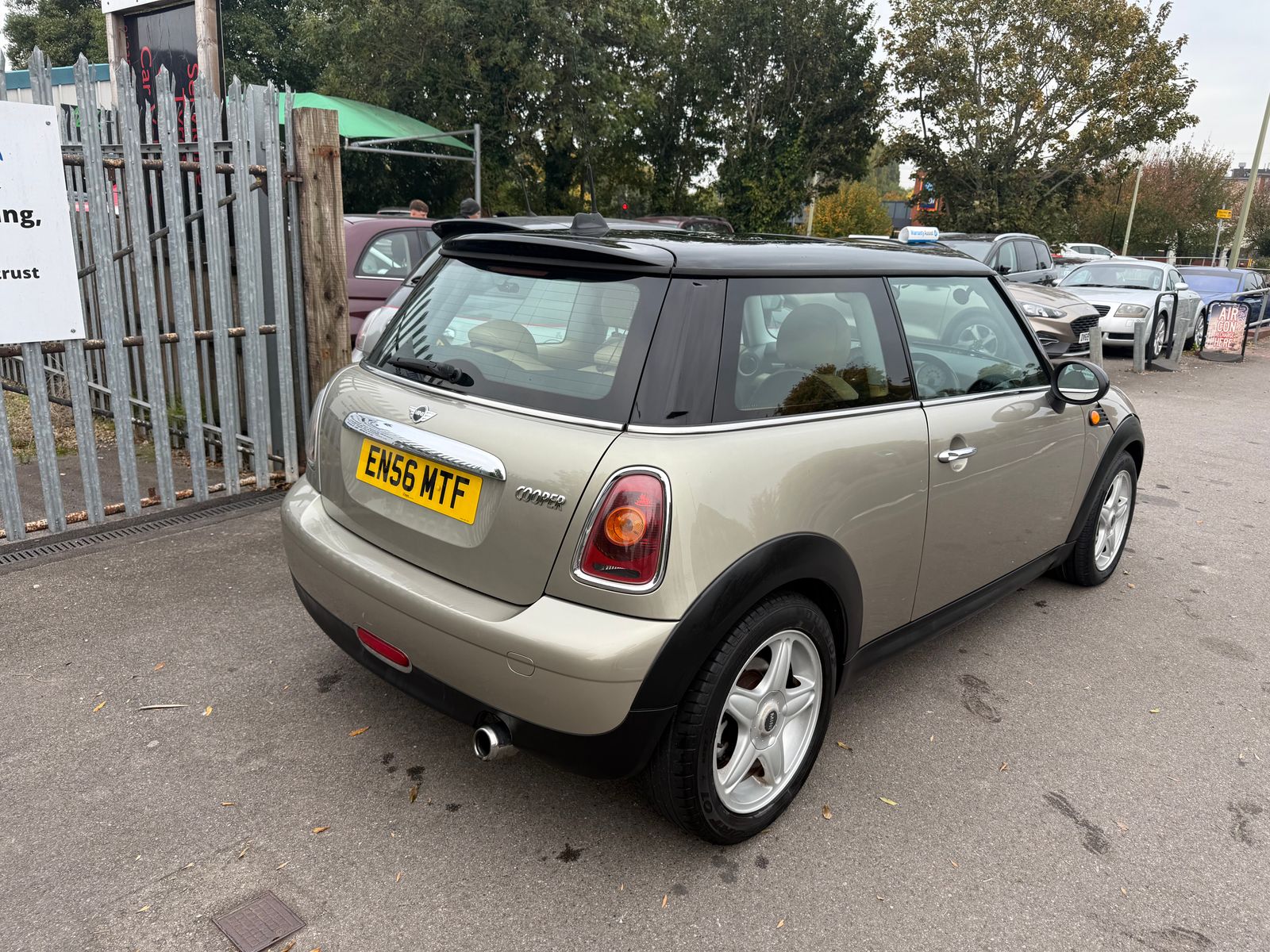 MINI Hatch 1.6 Cooper Hatchback 3dr Petrol Steptronic Euro 4 (120 ps) 3dr Automatic 2007