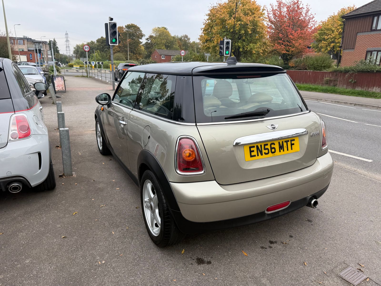 MINI Hatch 1.6 Cooper Hatchback 3dr Petrol Steptronic Euro 4 (120 ps) 3dr Automatic 2007