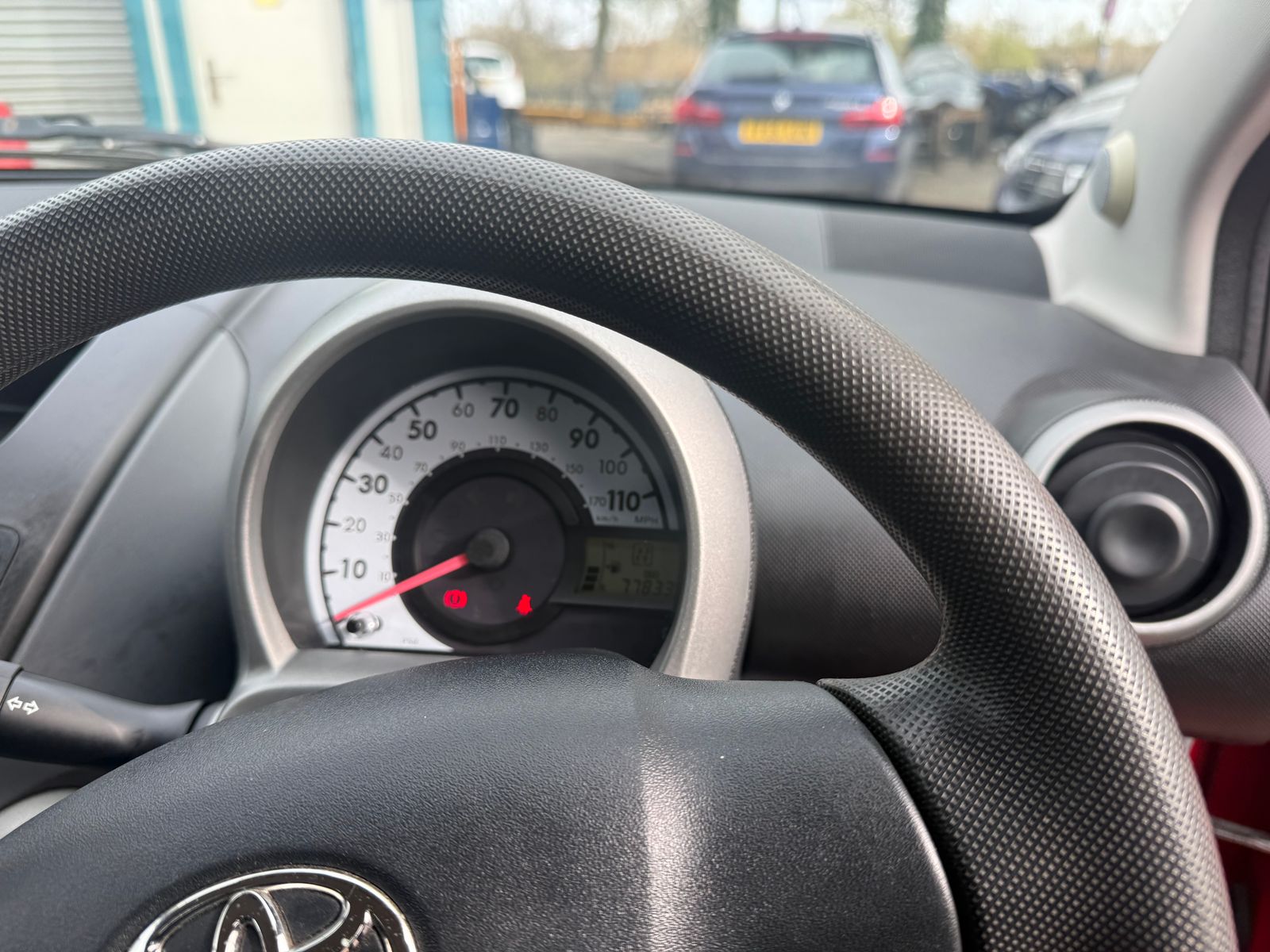 Toyota Aygo 1.0 VVT-i + Hatchback 3dr Petrol MultiMode Euro 4 (67 bhp) 3dr Automatic 2009