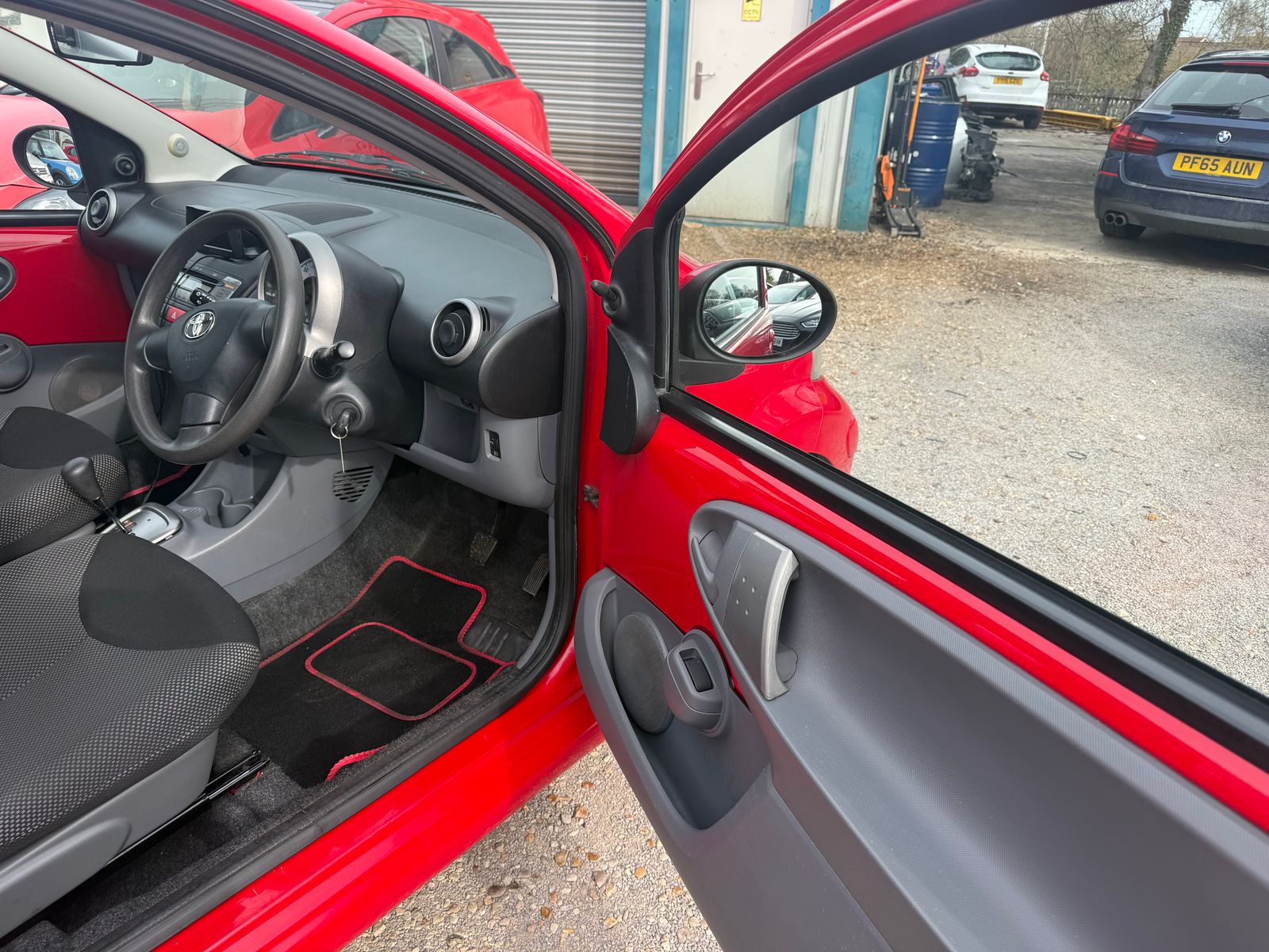 Toyota Aygo 1.0 VVT-i + Hatchback 3dr Petrol MultiMode Euro 4 (67 bhp) 3dr Automatic 2009