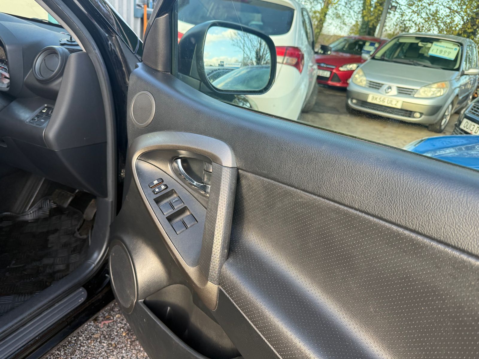 Toyota RAV4 2.0 V-Matic XT-R SUV 5dr Petrol Multidrive S 4WD Euro 4 (158 ps) 5dr Automatic 2009