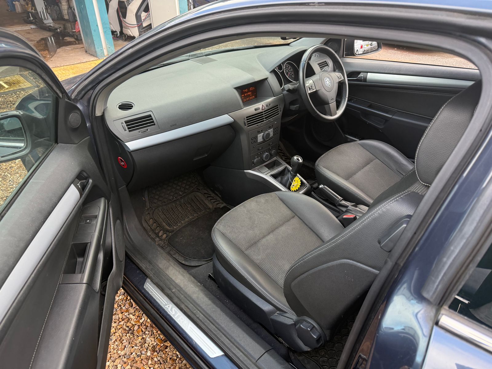 Vauxhall Astra 1.6i 16v Design Sport Hatch 3dr Petrol Manual (158 g/km, 103 bhp) 3dr Manual 2006