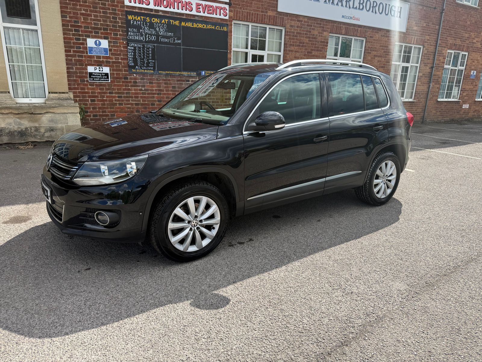 Volkswagen Tiguan 2.0 TDI BlueMotion Tech Match SUV 5dr Diesel Manual 4WD Euro 5 (s/s) (140 ps) 5dr Manual 2015
