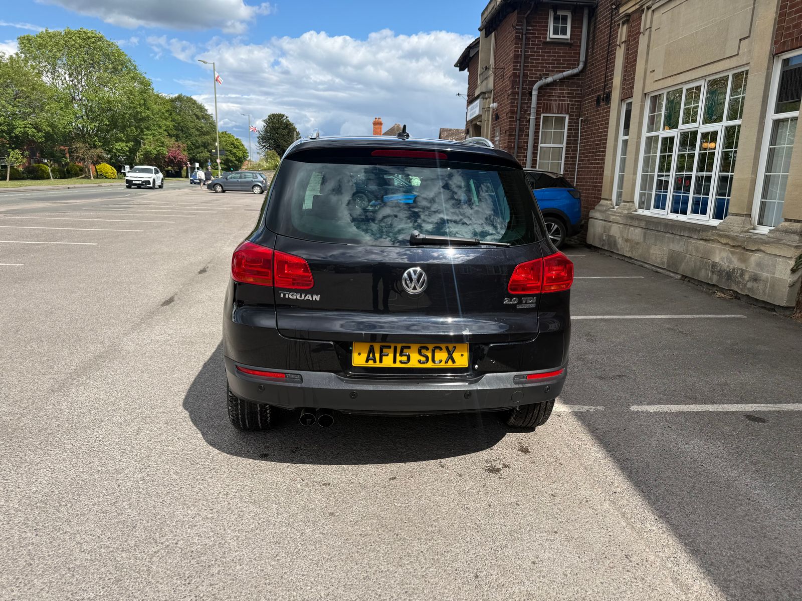 Volkswagen Tiguan 2.0 TDI BlueMotion Tech Match SUV 5dr Diesel Manual 4WD Euro 5 (s/s) (140 ps) 5dr Manual 2015