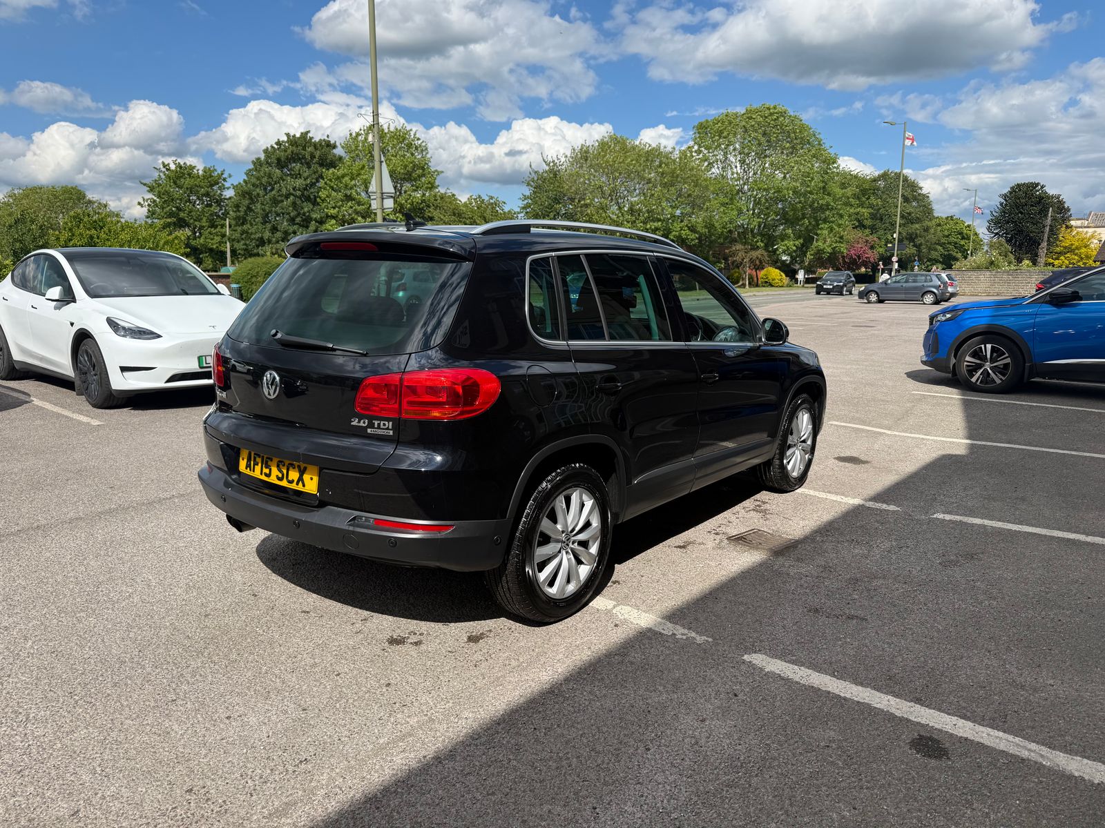 Volkswagen Tiguan 2.0 TDI BlueMotion Tech Match SUV 5dr Diesel Manual 4WD Euro 5 (s/s) (140 ps) 5dr Manual 2015
