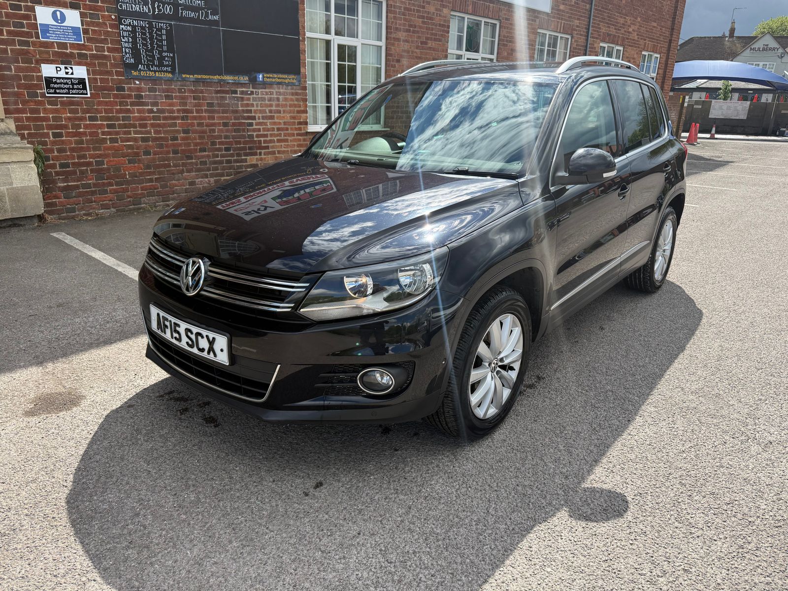 Volkswagen Tiguan 2.0 TDI BlueMotion Tech Match SUV 5dr Diesel Manual 4WD Euro 5 (s/s) (140 ps) 5dr Manual 2015