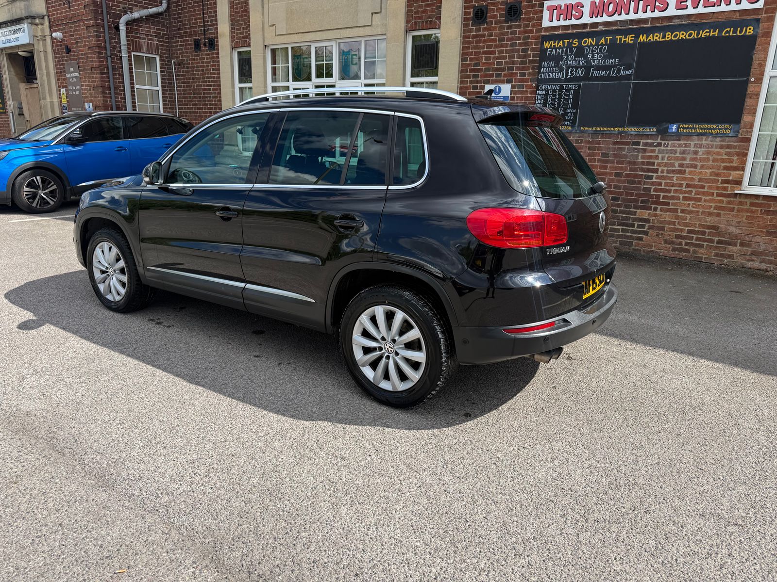 Volkswagen Tiguan 2.0 TDI BlueMotion Tech Match SUV 5dr Diesel Manual 4WD Euro 5 (s/s) (140 ps) 5dr Manual 2015