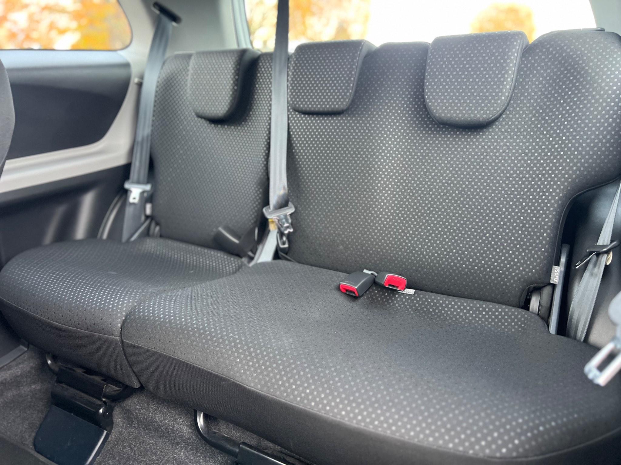 Toyota yaris 2011 clearance isofix