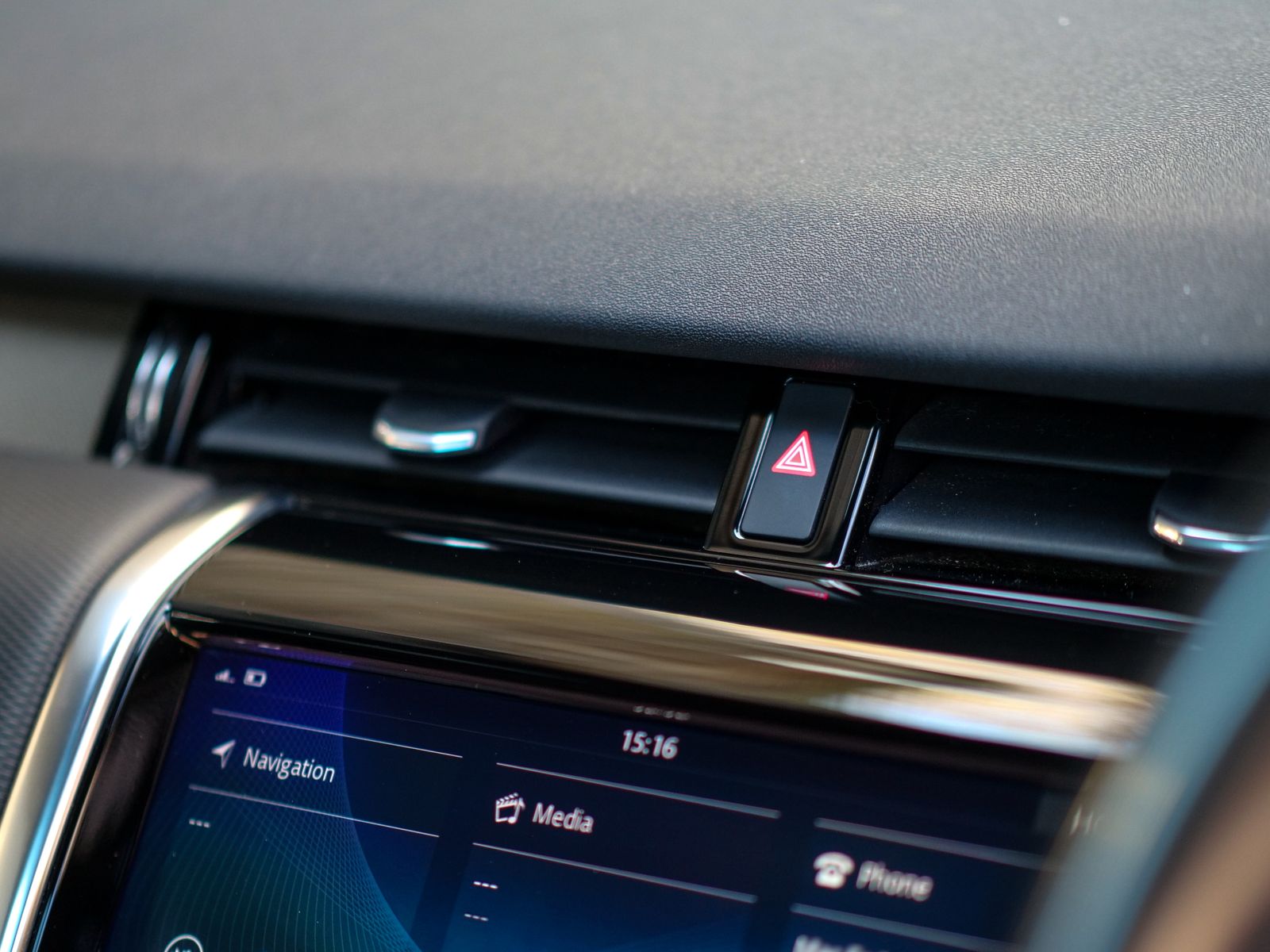 Land Rover Discovery Sport 1.5 P300e 12.2kWh R-Dynamic SE SUV 5dr Petrol Plug-in Hybrid Auto 4WD Euro 6 (s/s) (309 ps) 5dr Automatic 2026