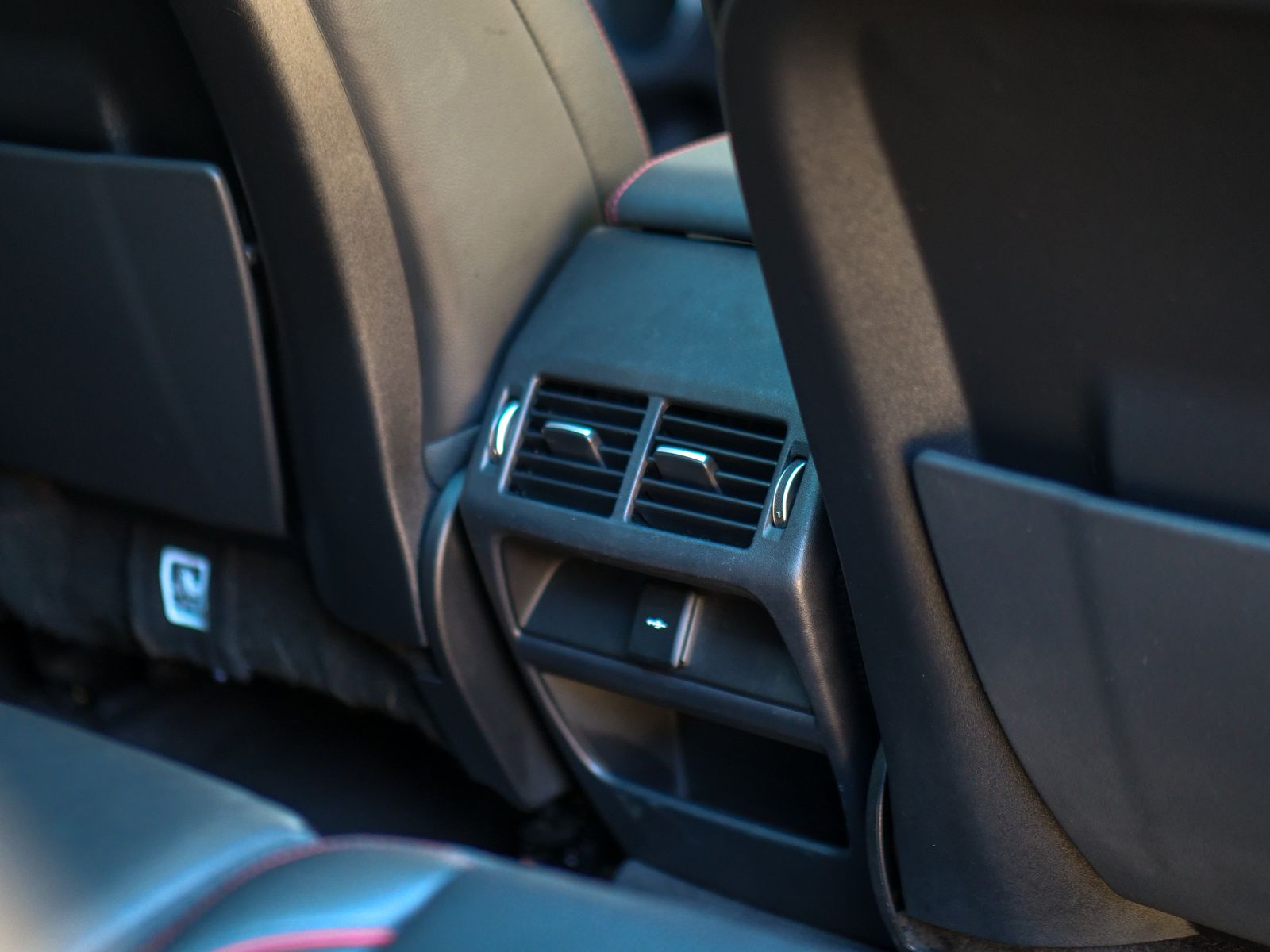 Land Rover Discovery Sport 1.5 P300e 12.2kWh R-Dynamic SE SUV 5dr Petrol Plug-in Hybrid Auto 4WD Euro 6 (s/s) (309 ps) 5dr Automatic 2026