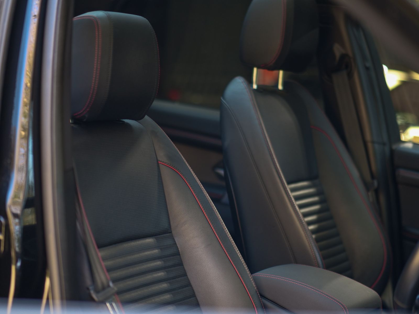 Land Rover Discovery Sport 1.5 P300e 12.2kWh R-Dynamic SE SUV 5dr Petrol Plug-in Hybrid Auto 4WD Euro 6 (s/s) (309 ps) 5dr Automatic 2026