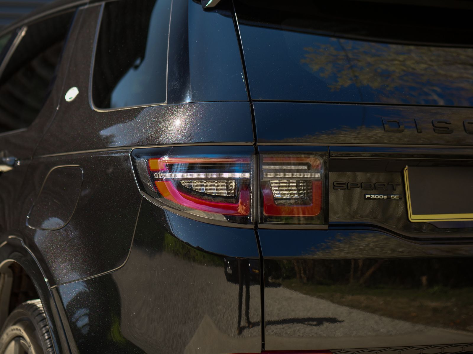 Land Rover Discovery Sport 1.5 P300e 12.2kWh R-Dynamic SE SUV 5dr Petrol Plug-in Hybrid Auto 4WD Euro 6 (s/s) (309 ps) 5dr Automatic 2026