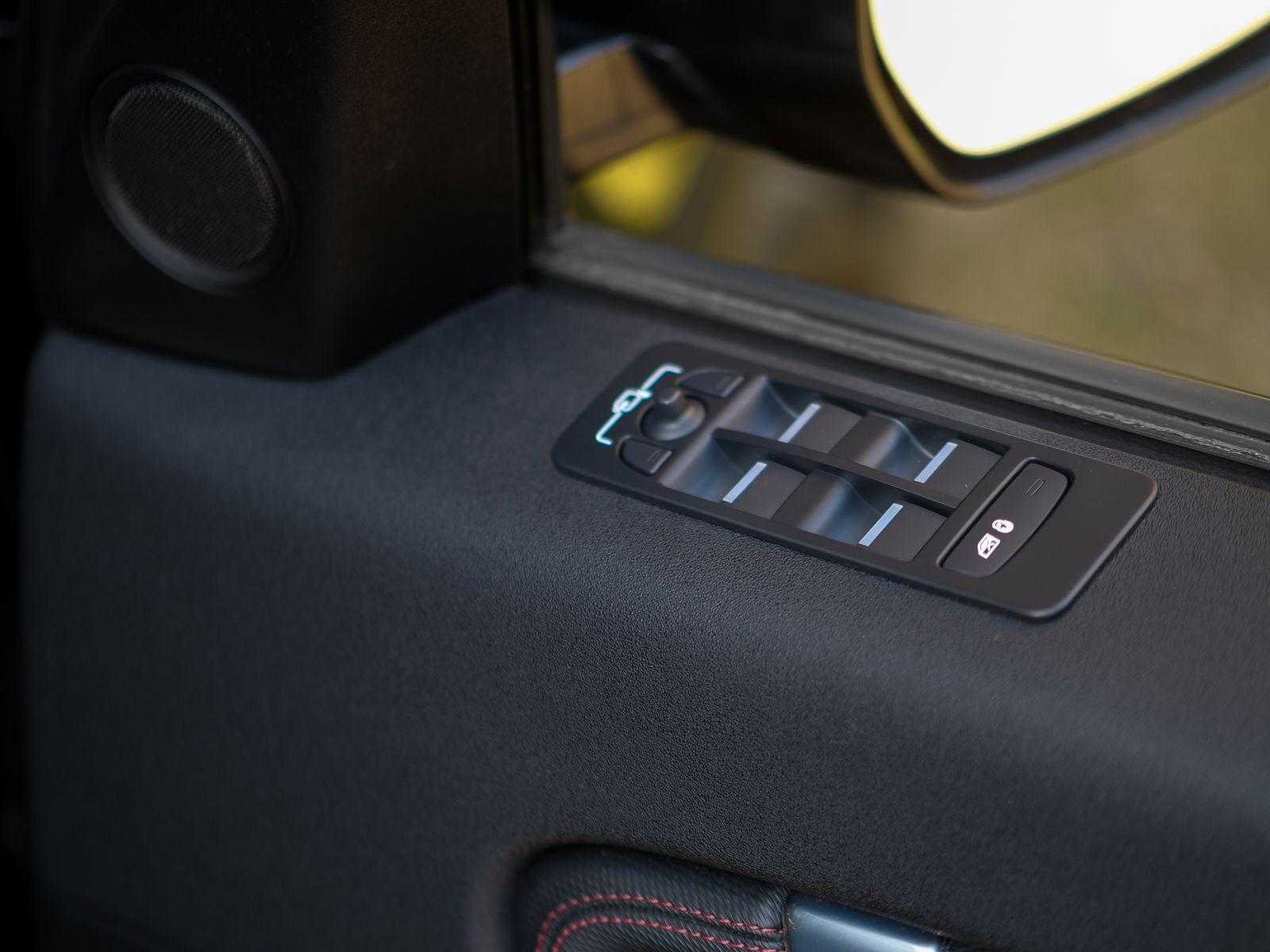 Land Rover Discovery Sport 1.5 P300e 12.2kWh R-Dynamic SE SUV 5dr Petrol Plug-in Hybrid Auto 4WD Euro 6 (s/s) (309 ps) 5dr Automatic 2026