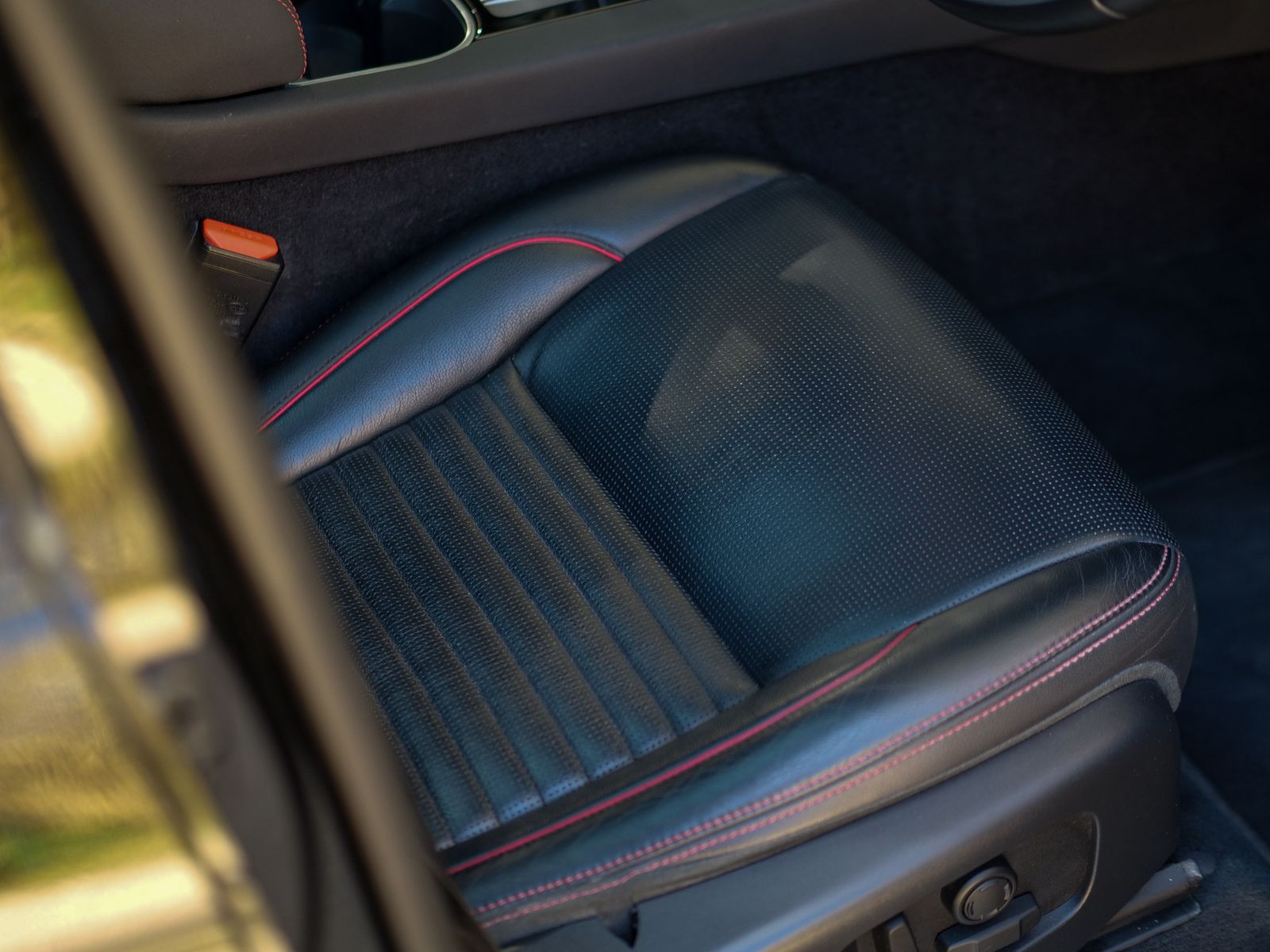 Land Rover Discovery Sport 1.5 P300e 12.2kWh R-Dynamic SE SUV 5dr Petrol Plug-in Hybrid Auto 4WD Euro 6 (s/s) (309 ps) 5dr Automatic 2026