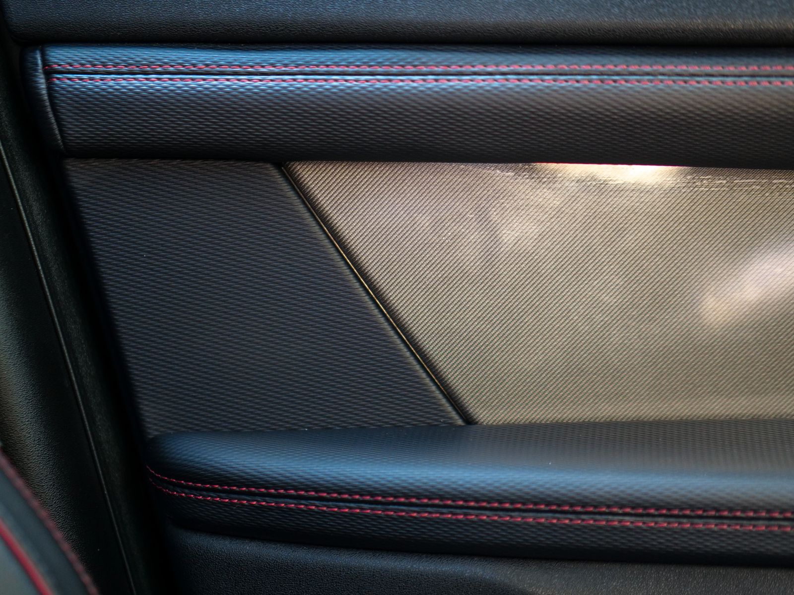 Land Rover Discovery Sport 1.5 P300e 12.2kWh R-Dynamic SE SUV 5dr Petrol Plug-in Hybrid Auto 4WD Euro 6 (s/s) (309 ps) 5dr Automatic 2026