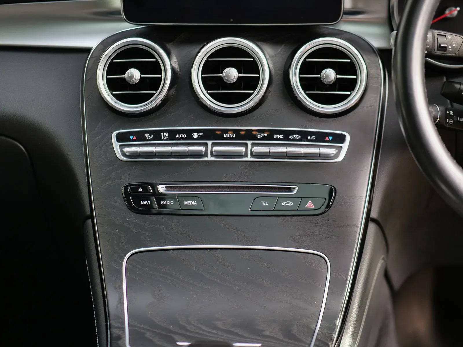 Mercedes-Benz GLC 2.1 GLC250d AMG Line (Premium Plus) SUV 5dr Diesel G-Tronic 4MATIC Euro 6 (s/s) (204 ps) 5dr Automatic 2026