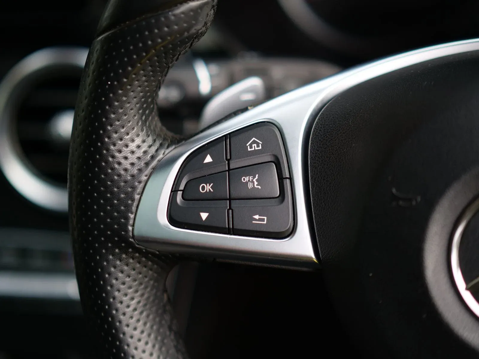 Mercedes-Benz GLC 2.1 GLC250d AMG Line (Premium Plus) SUV 5dr Diesel G-Tronic 4MATIC Euro 6 (s/s) (204 ps) 5dr Automatic 2026