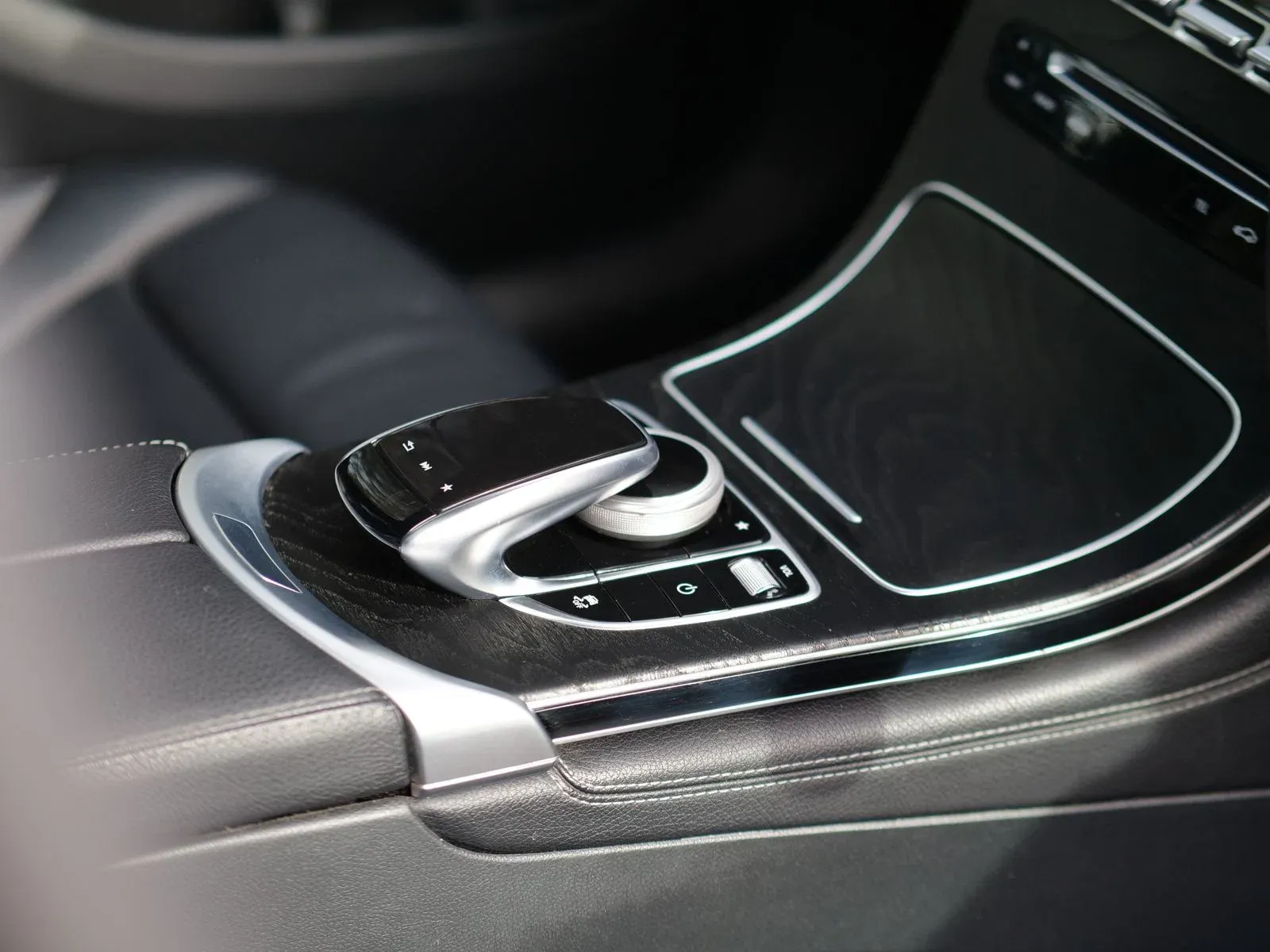 Mercedes-Benz GLC 2.1 GLC250d AMG Line (Premium Plus) SUV 5dr Diesel G-Tronic 4MATIC Euro 6 (s/s) (204 ps) 5dr Automatic 2026